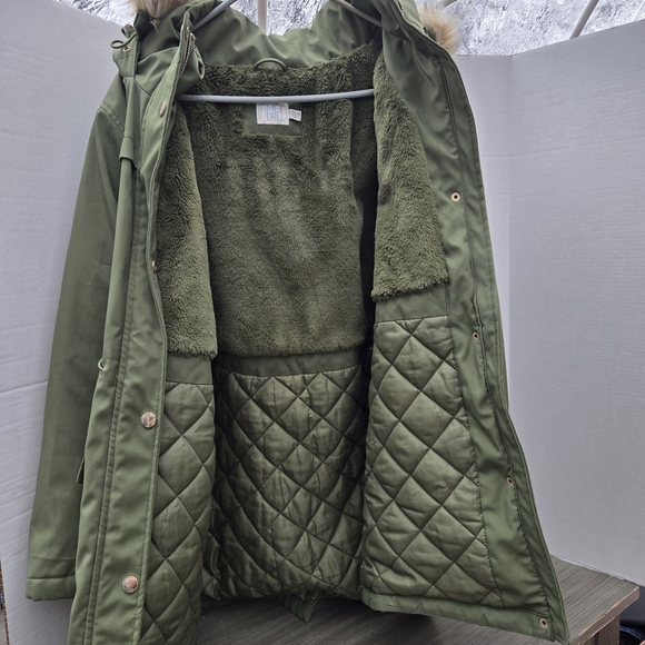 Time and Tru Jackets & Blazers - olive green winter parka features a warm, mixed-texture lining designed for cold